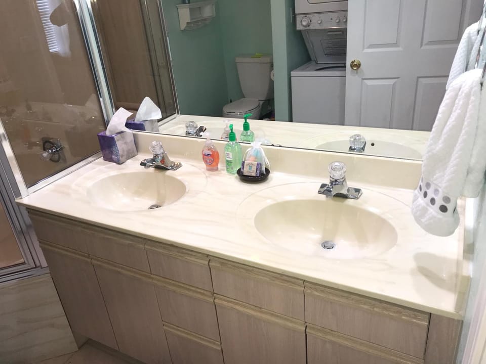 Bathroom, towels