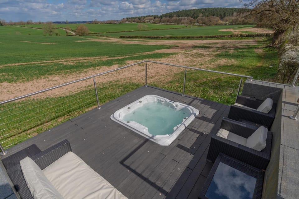 Patio, Natural landscape, Hot Tub, Seating area, Garden view