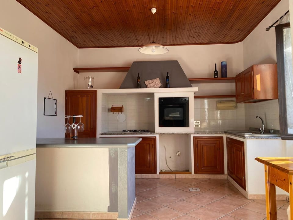 Kitchen or kitchenette, pet friendly, stove