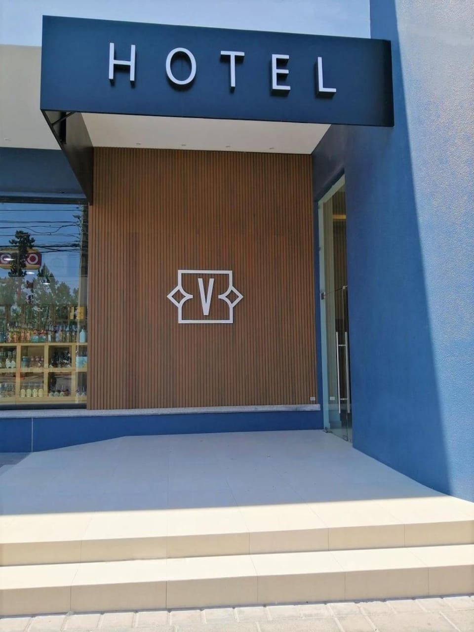 Facade/entrance