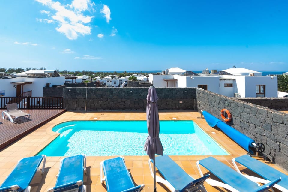 CASA LAURA VISTA LOBOS - spacious Villa with heatable pool and sea views Villa in Playa Blanca