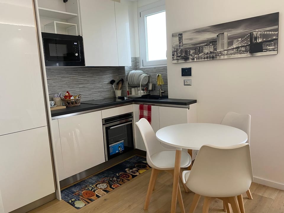 Home Leopardi HUMANITAS , Assago Forum, ieo INTERO APPARTAMENTO Apartment in Lombardy