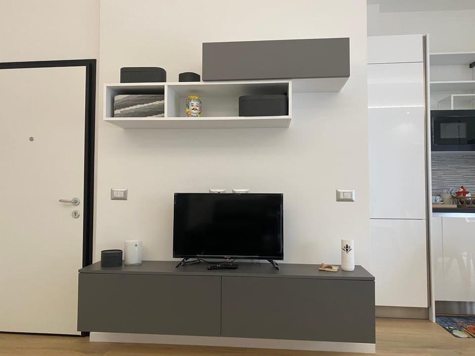 Home Leopardi HUMANITAS , Assago Forum, ieo INTERO APPARTAMENTO Apartment in Lombardy