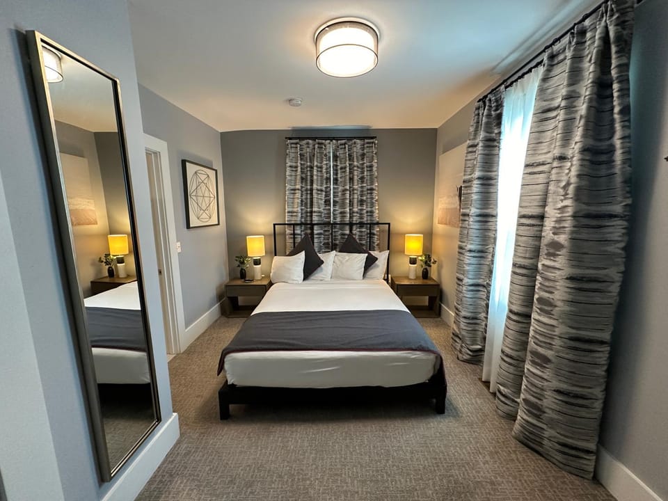Entire Modern 7 Unit 7 Bath Boutique Inn House in Newport