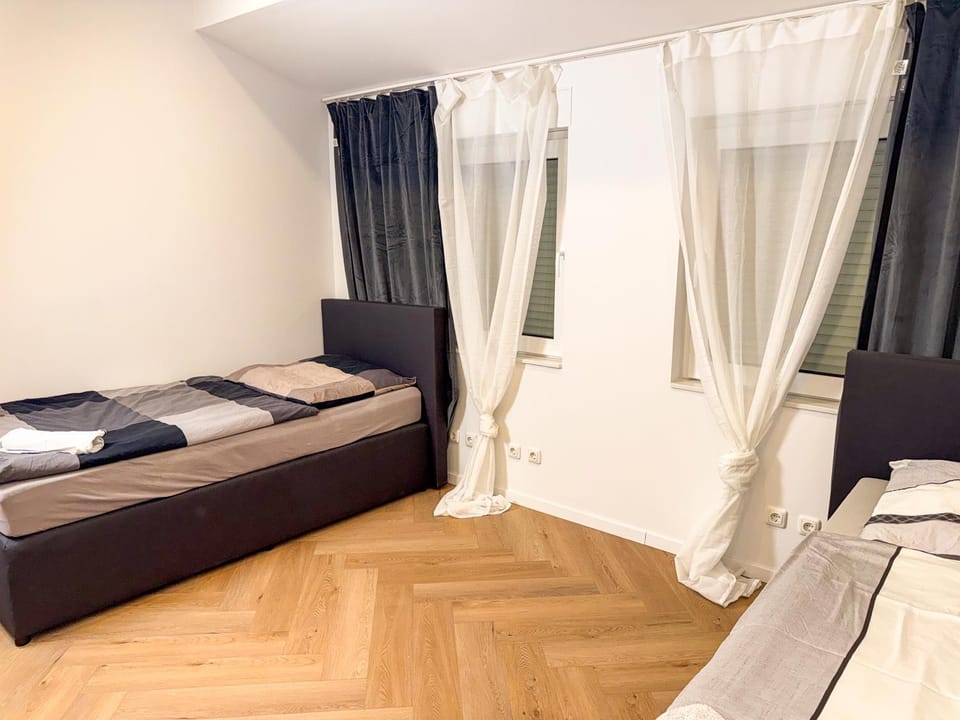 Bedroom, towels