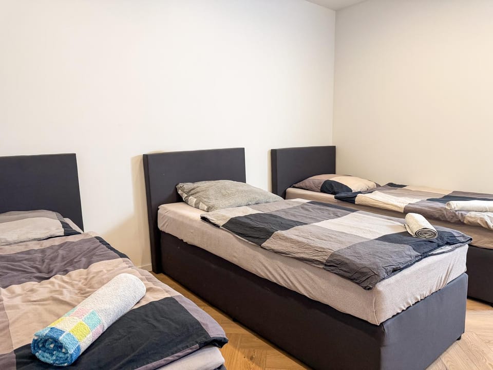 Bed, Photo of the whole room, Bedroom, towels