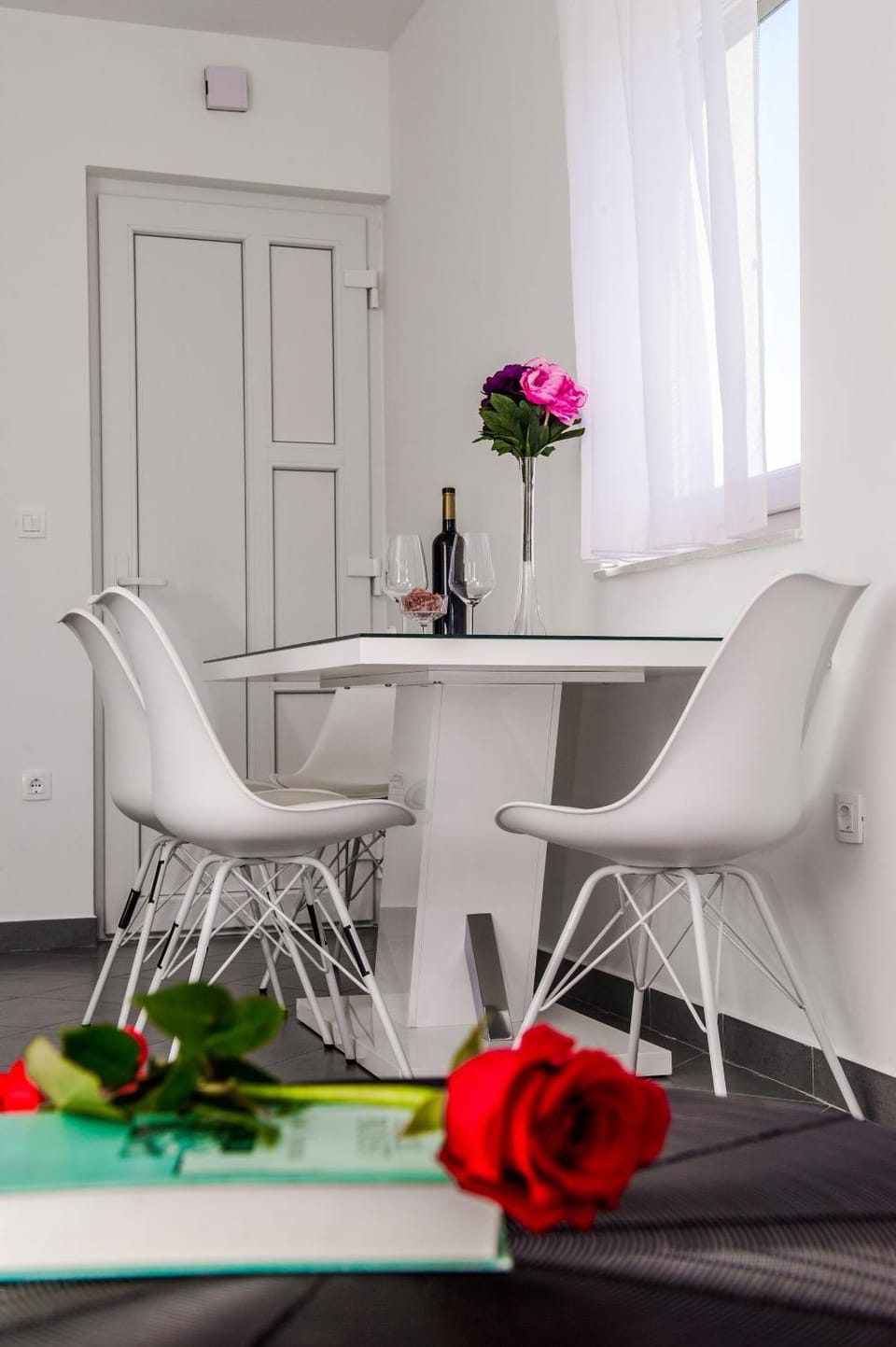 Seating area, Dining area