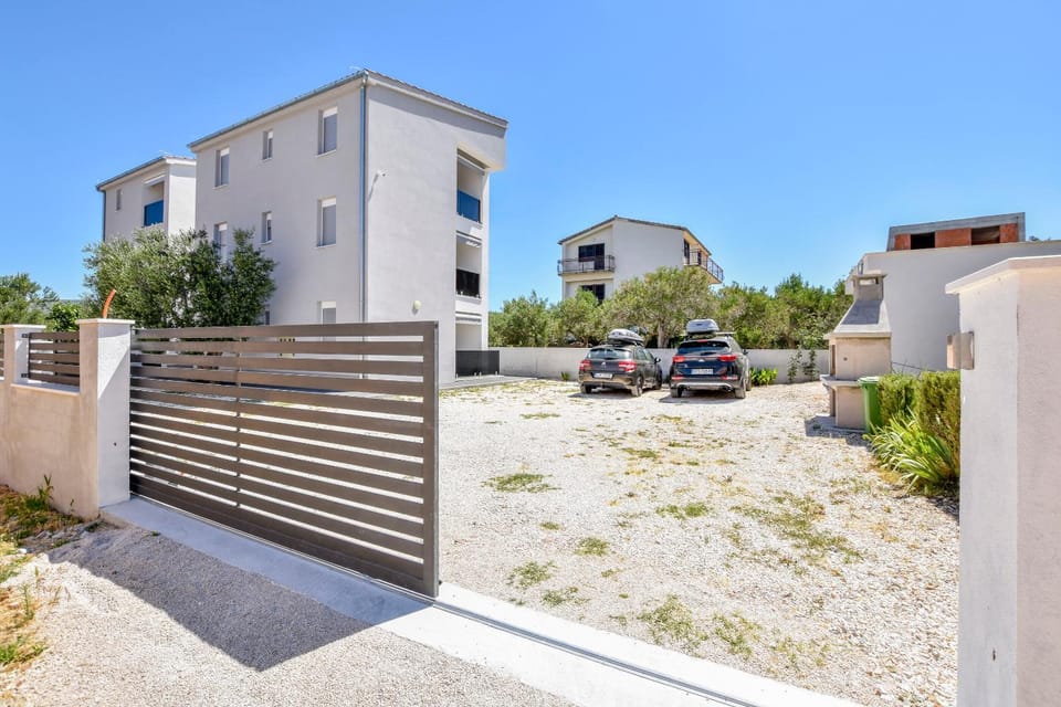 Property building, Facade/entrance, Street view, Parking