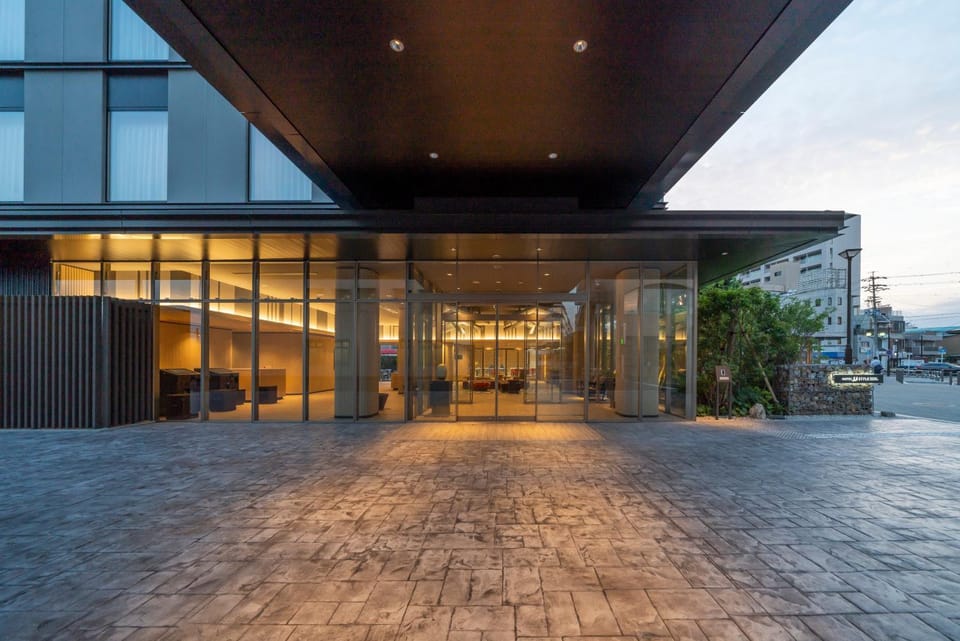 Facade/entrance