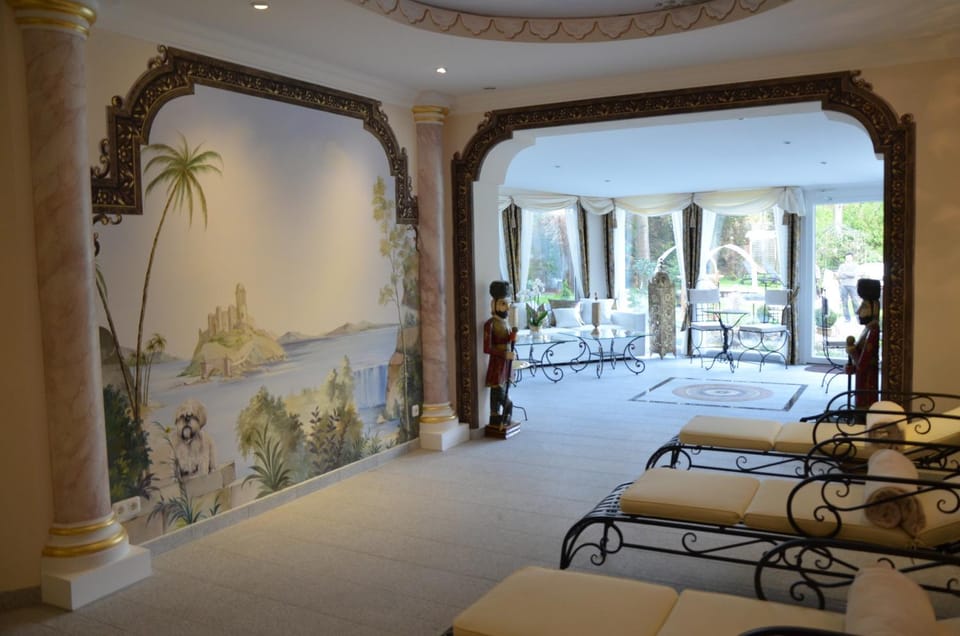 Decorative detail, Seating area