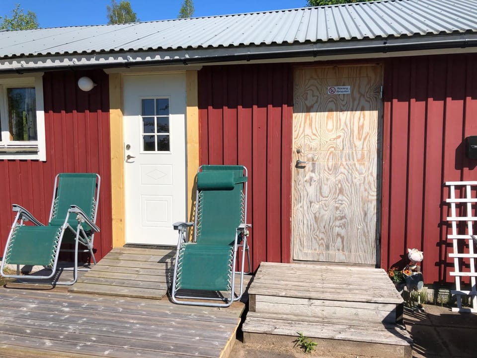 Three Rooms stuga i stugby near National Park Villa in Västra Götaland County