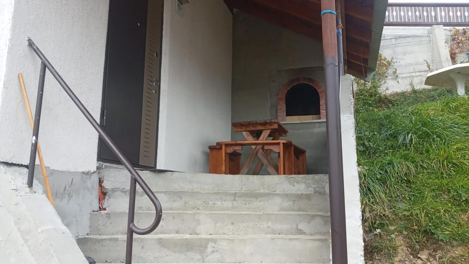 Property building, Day, Balcony/Terrace