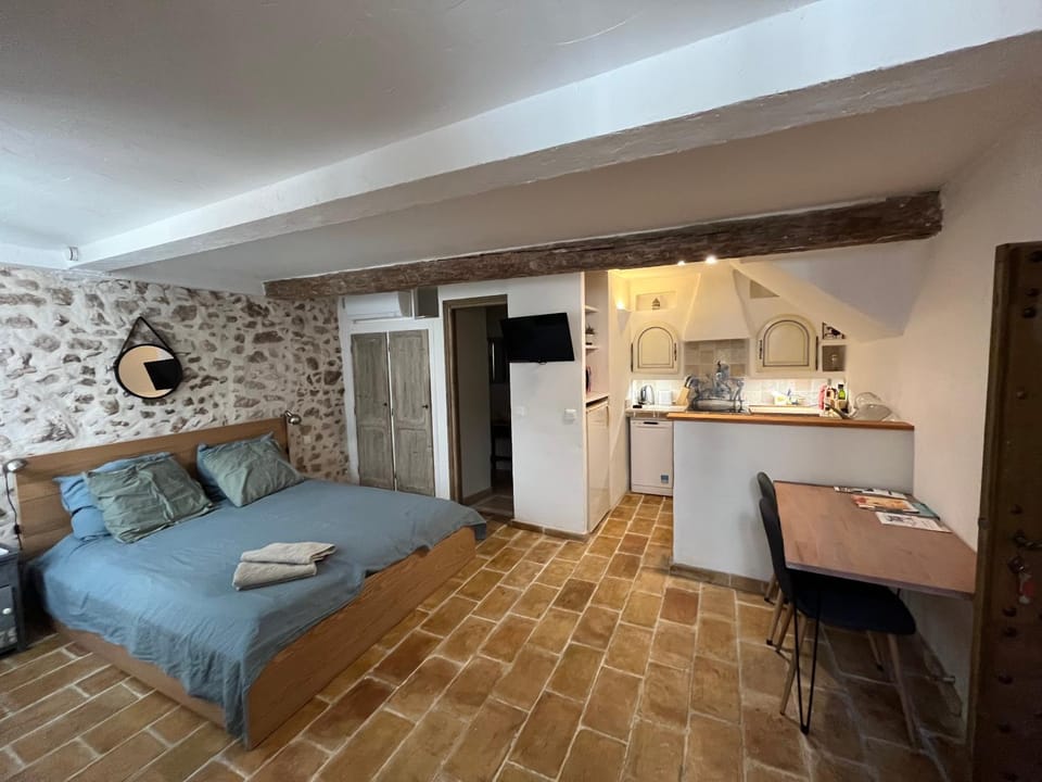 La Calade 1 bedroom Studio - Biot Village Apartment in Villeneuve-Loubet