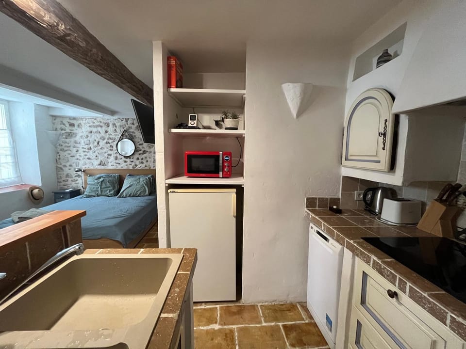 La Calade 1 bedroom Studio - Biot Village Apartment in Villeneuve-Loubet