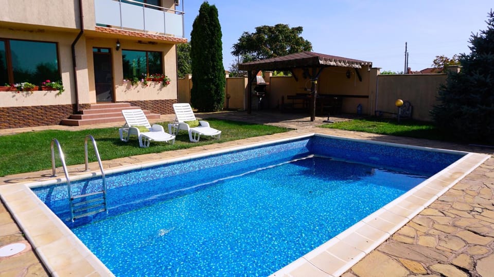 Swimming pool, sunbed