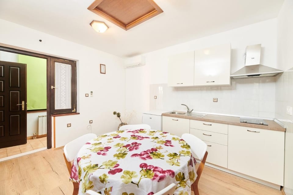 Apartments Mare & Sole Bed and Breakfast in Istria County
