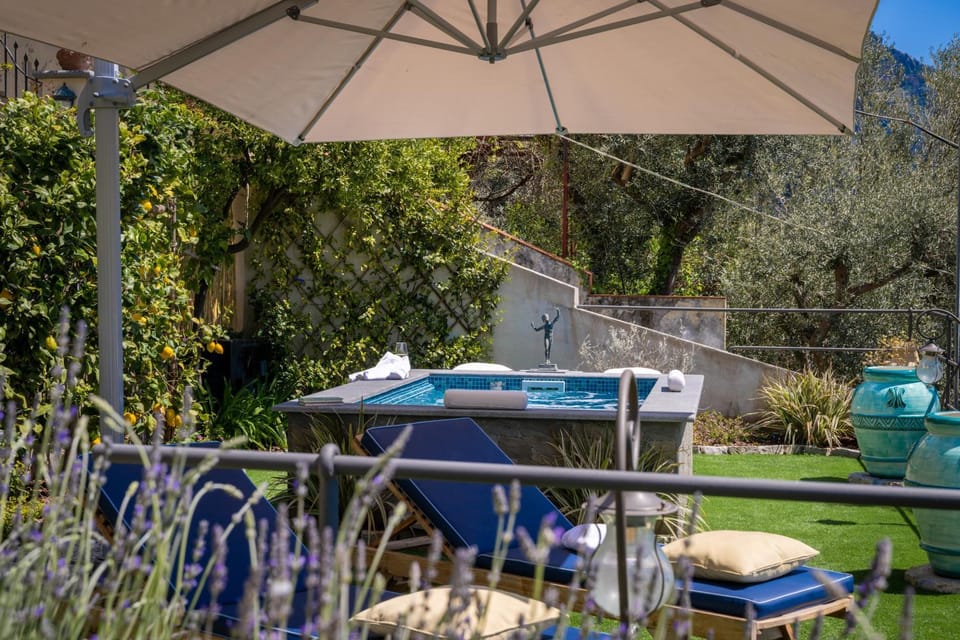 Patio, Day, Garden, Swimming pool, Swimming pool, sunbed