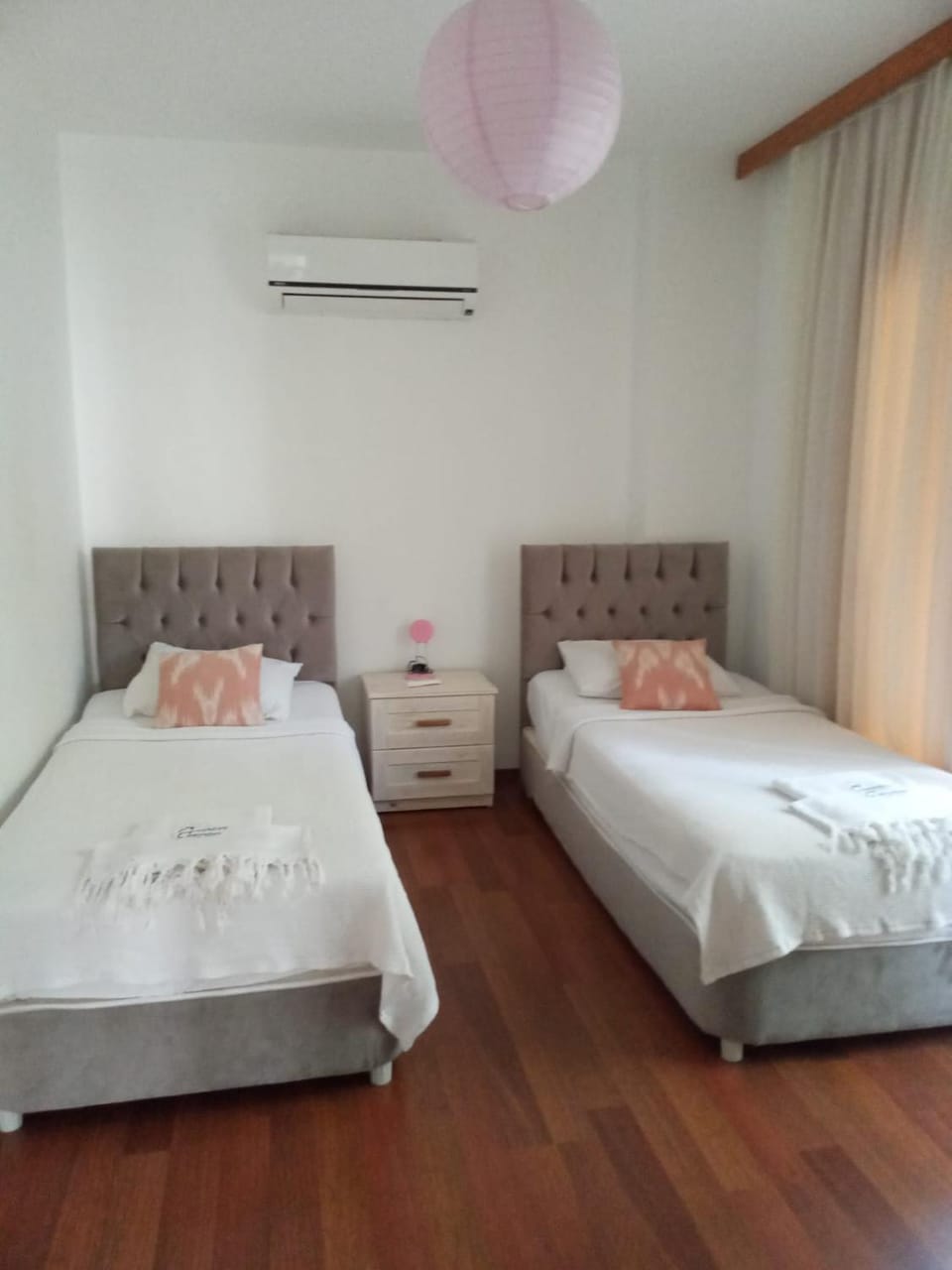 Bed, Photo of the whole room, Bedroom, air conditioner