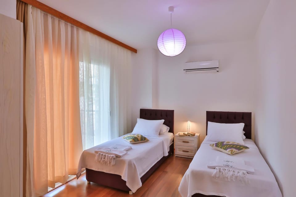 Bed, Bedroom, towels, air conditioner