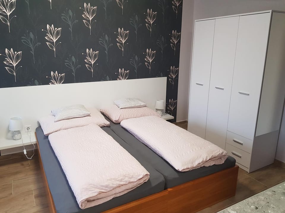 Flamingó Apartmanház Apartment hotel in Hévíz