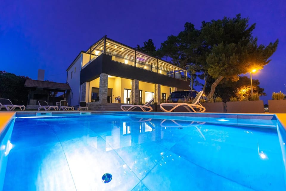 Property building, Swimming pool