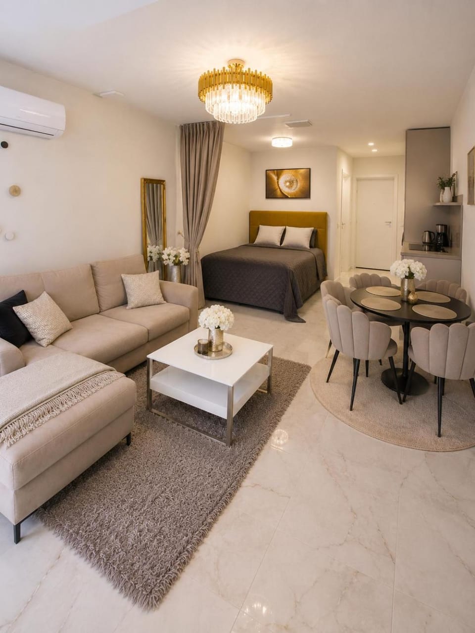 Bed, Kitchen or kitchenette, Living room, Photo of the whole room, Seating area, Dining area, Bedroom