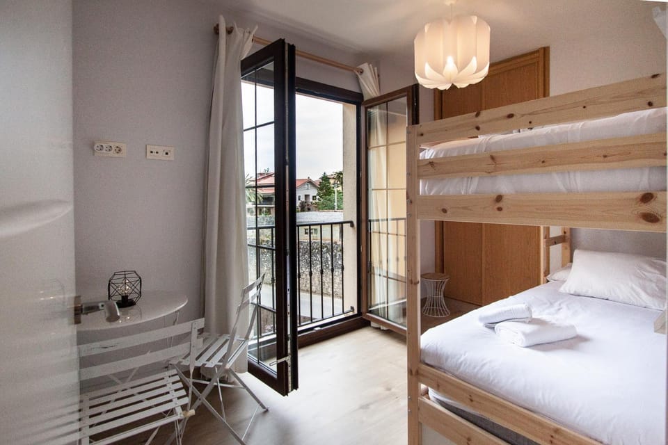 Bed, Photo of the whole room, Bedroom, bunk bed