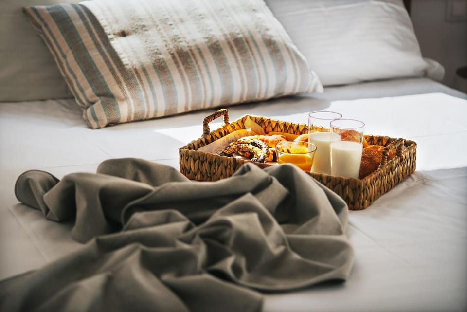 Bed, Decorative detail, Breakfast
