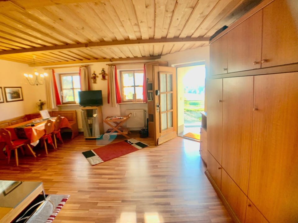 Grosse-Ferienwohnung-Pool-Sauna-Hallenbad-Wintersport-bei-Passau Apartment in South Bohemian Region