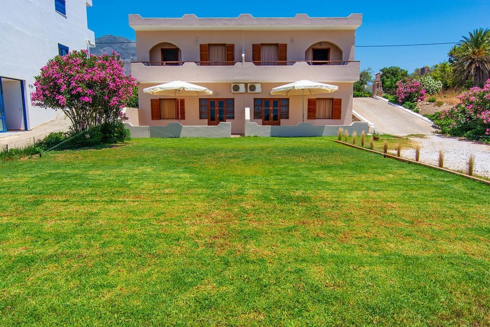 Property building, Spring, Day, Natural landscape, Garden, Garden, Garden view, Garden view