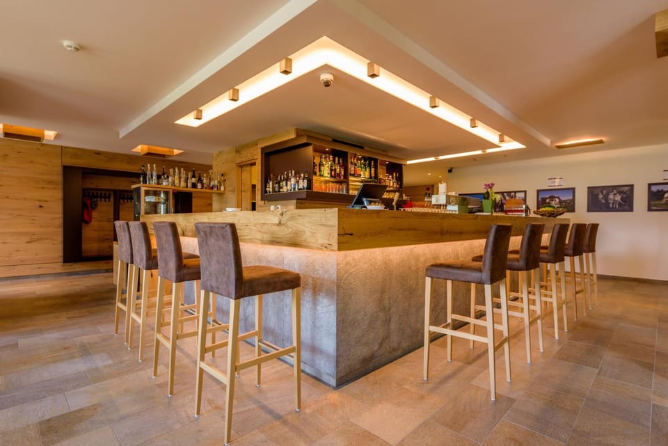 Lounge or bar, Lounge or bar