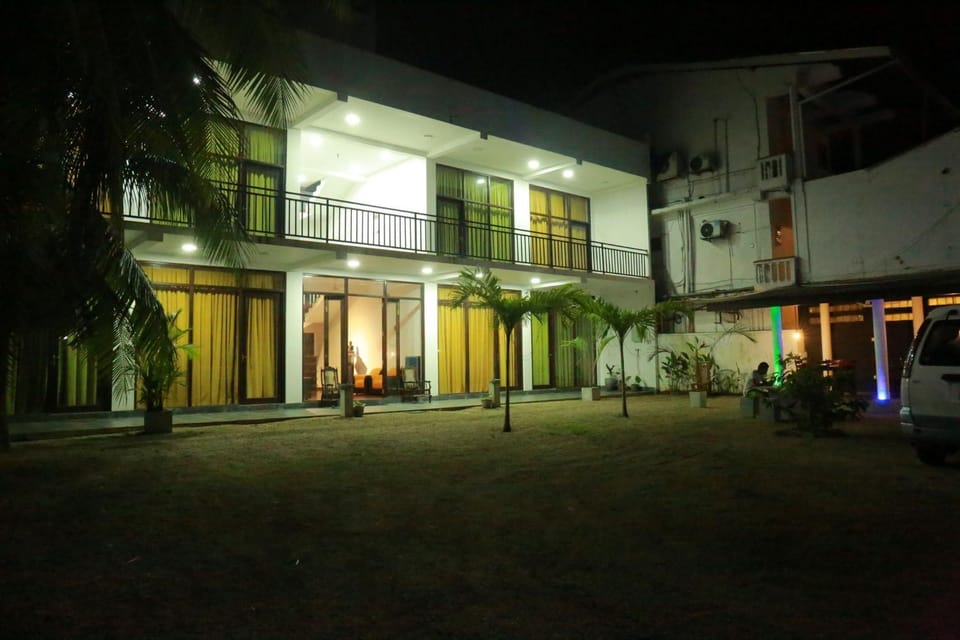Property building, Facade/entrance, Garden