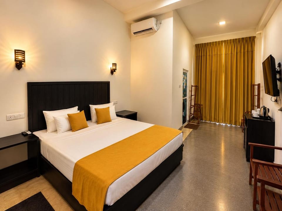 Bed, TV and multimedia, Photo of the whole room, Bedroom, air conditioner