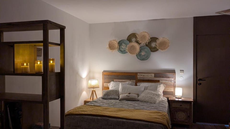 Bed, Night, Photo of the whole room