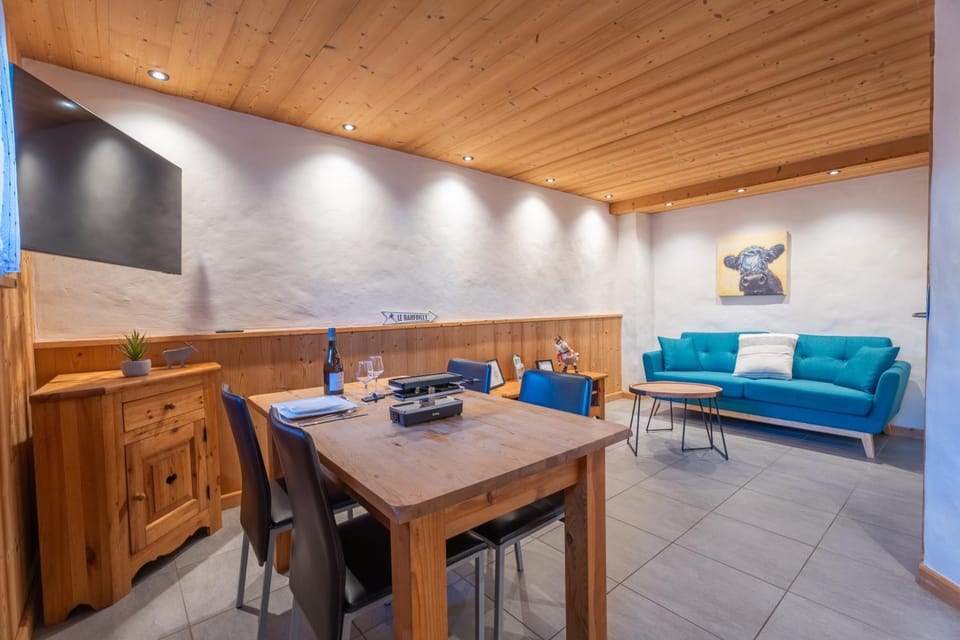 TV and multimedia, Dining area