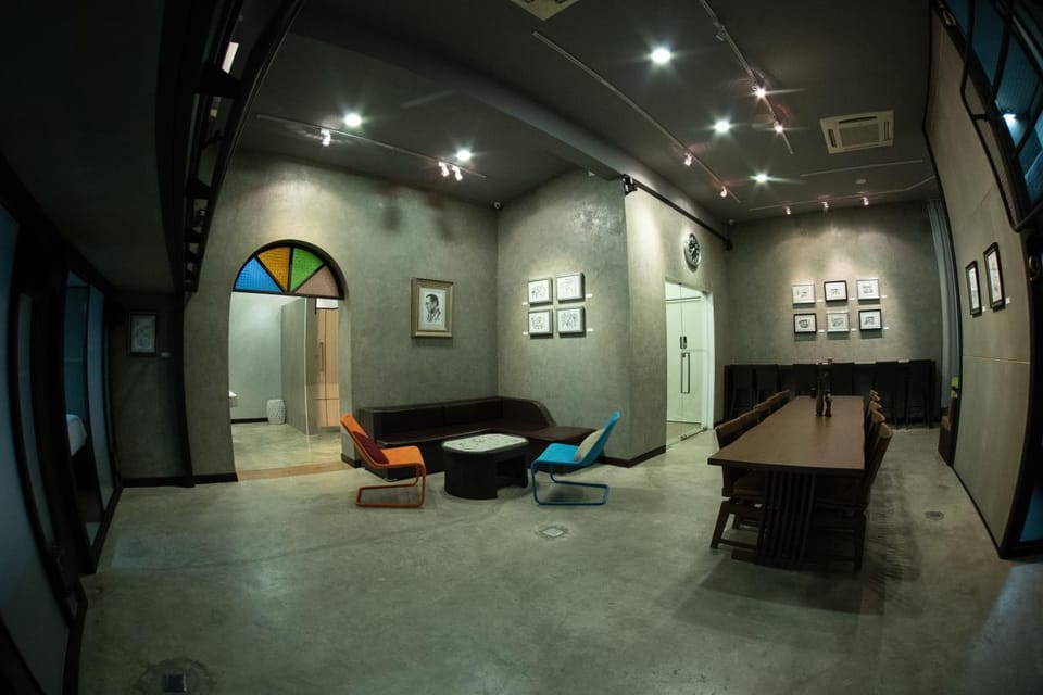 Living room, Seating area