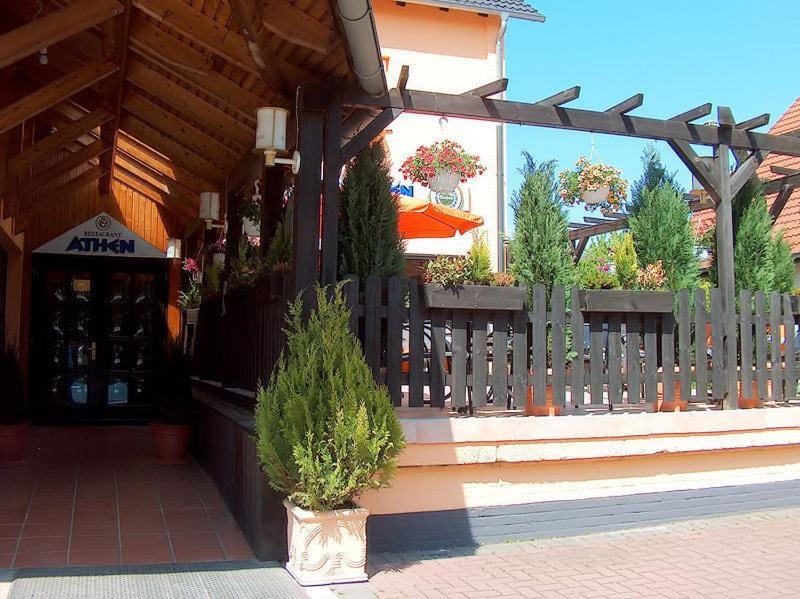 Facade/entrance