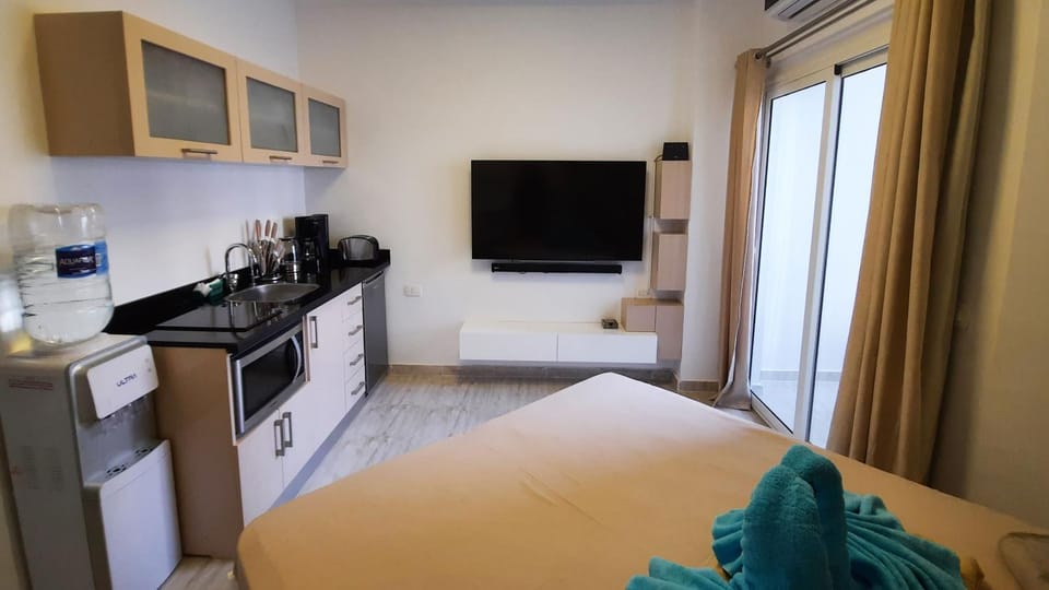 Kitchen or kitchenette, Living room