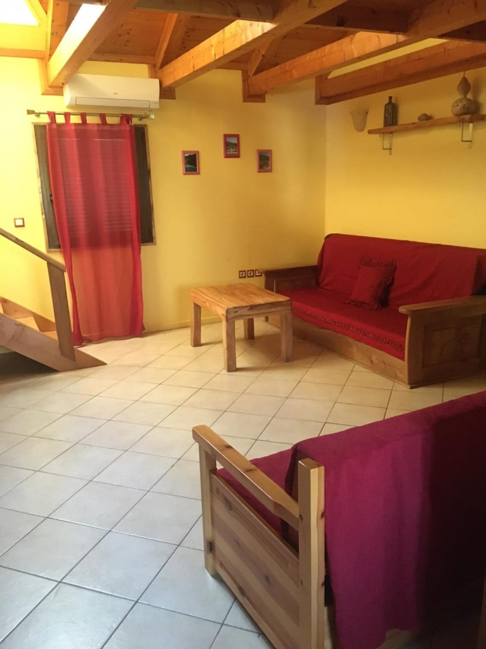 Living room, Photo of the whole room