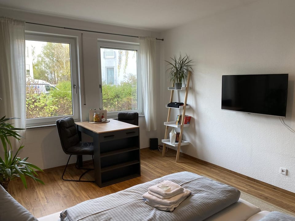 RR - Tiny Apartment - Parking - Kitchen - WIFI Apartment in Magdeburg