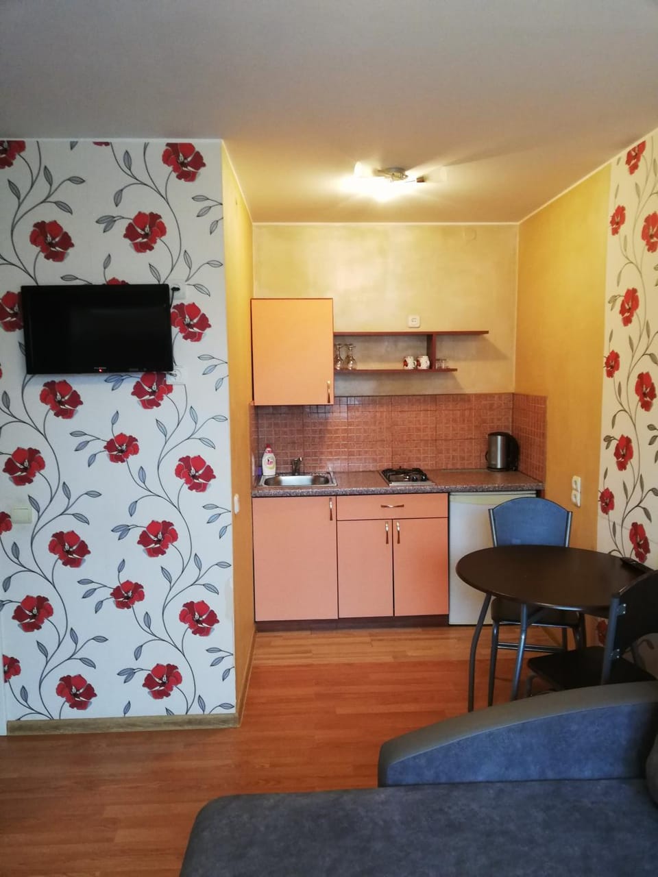 Restaurant/places to eat, Kitchen or kitchenette