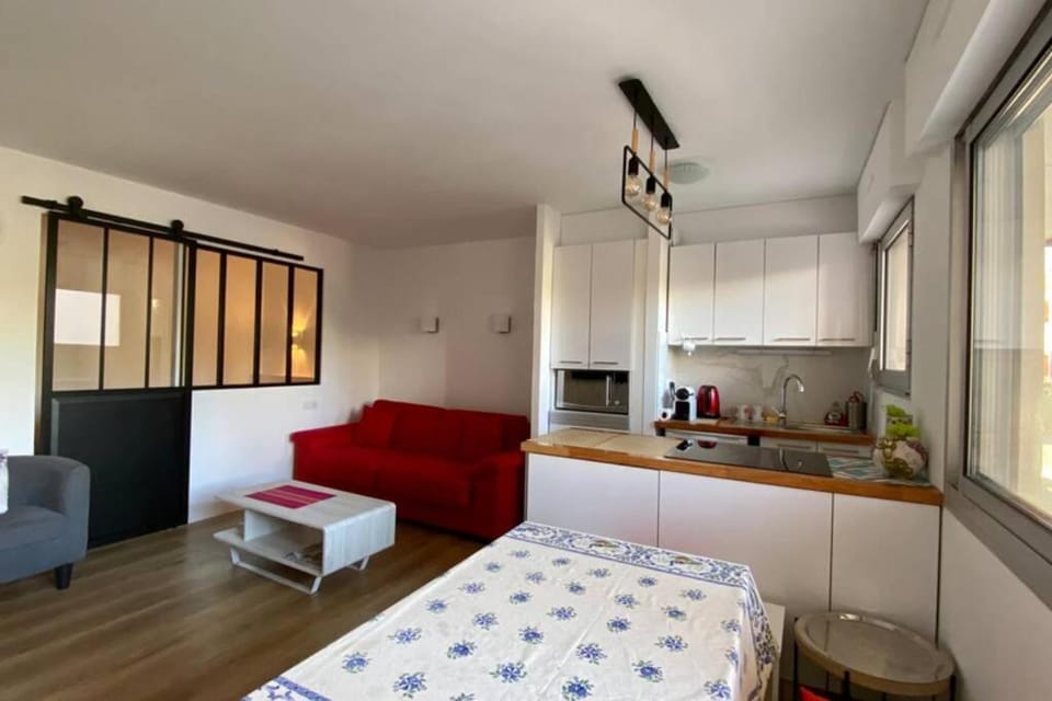 Bed, Kitchen or kitchenette, Living room, Dining area