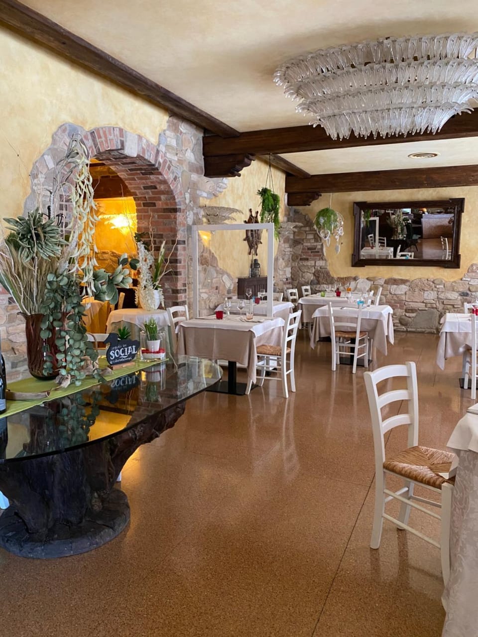 Restaurant/places to eat, Restaurant/places to eat