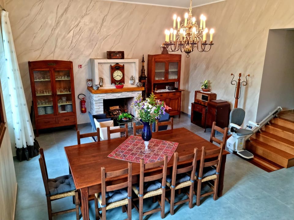 Living room, Breakfast