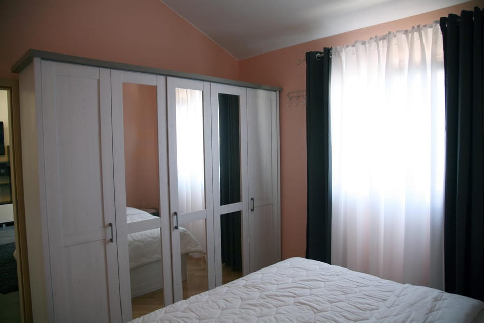 Bedroom, wardrobe