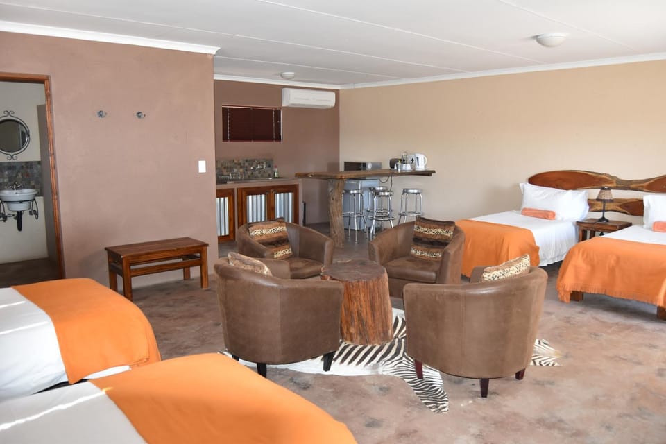 Bathroom, Coffee/tea facilities, Kitchen or kitchenette, Seating area, Bedroom