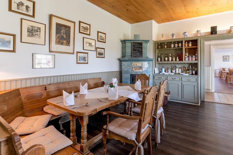 Restaurant/places to eat, Restaurant/places to eat