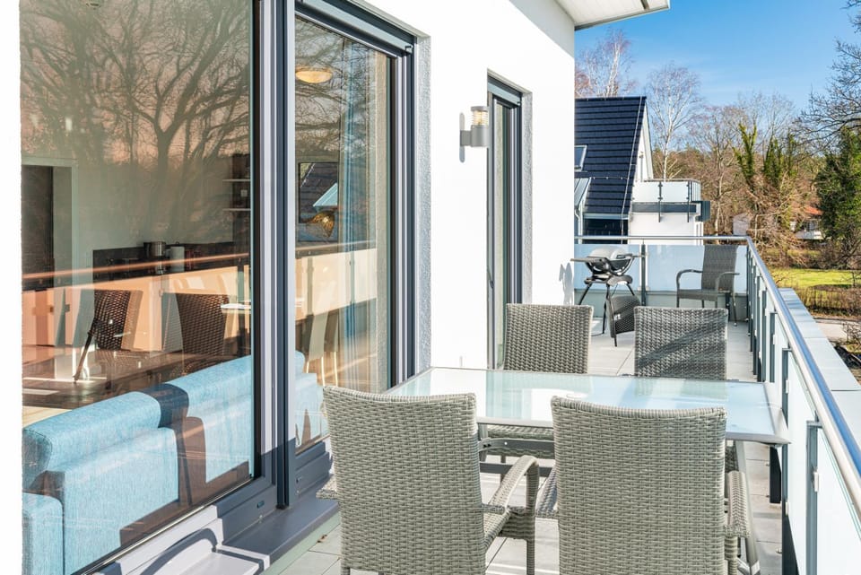 View (from property/room), Balcony/Terrace, Seating area