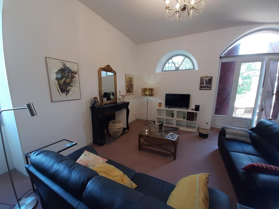 F3 FENETRE SUR JARDIN VUE MER ET MONTAGNE pour 4 VOYAGEURS Apartment in Ajaccio