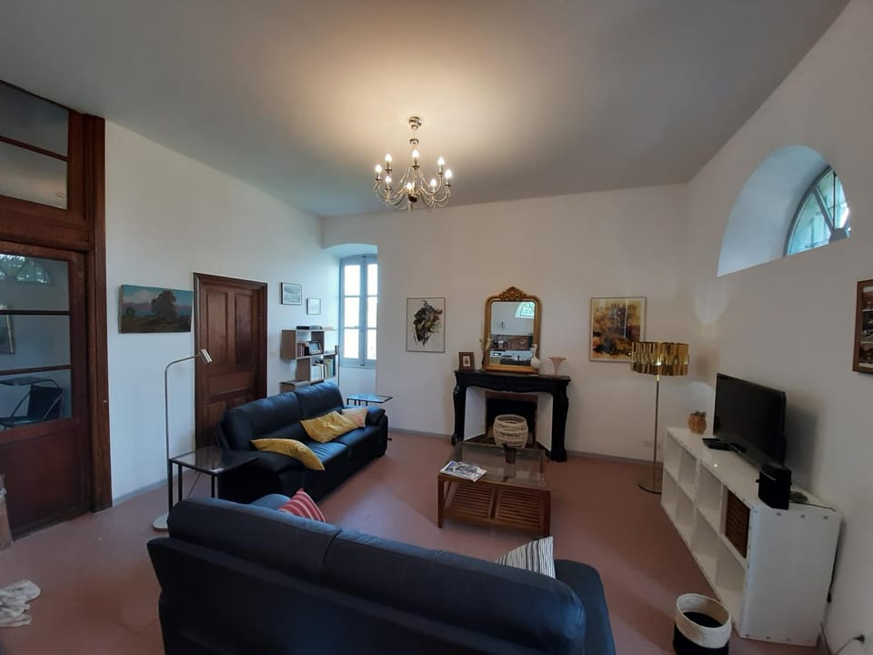 F3 FENETRE SUR JARDIN VUE MER ET MONTAGNE pour 4 VOYAGEURS Apartment in Ajaccio